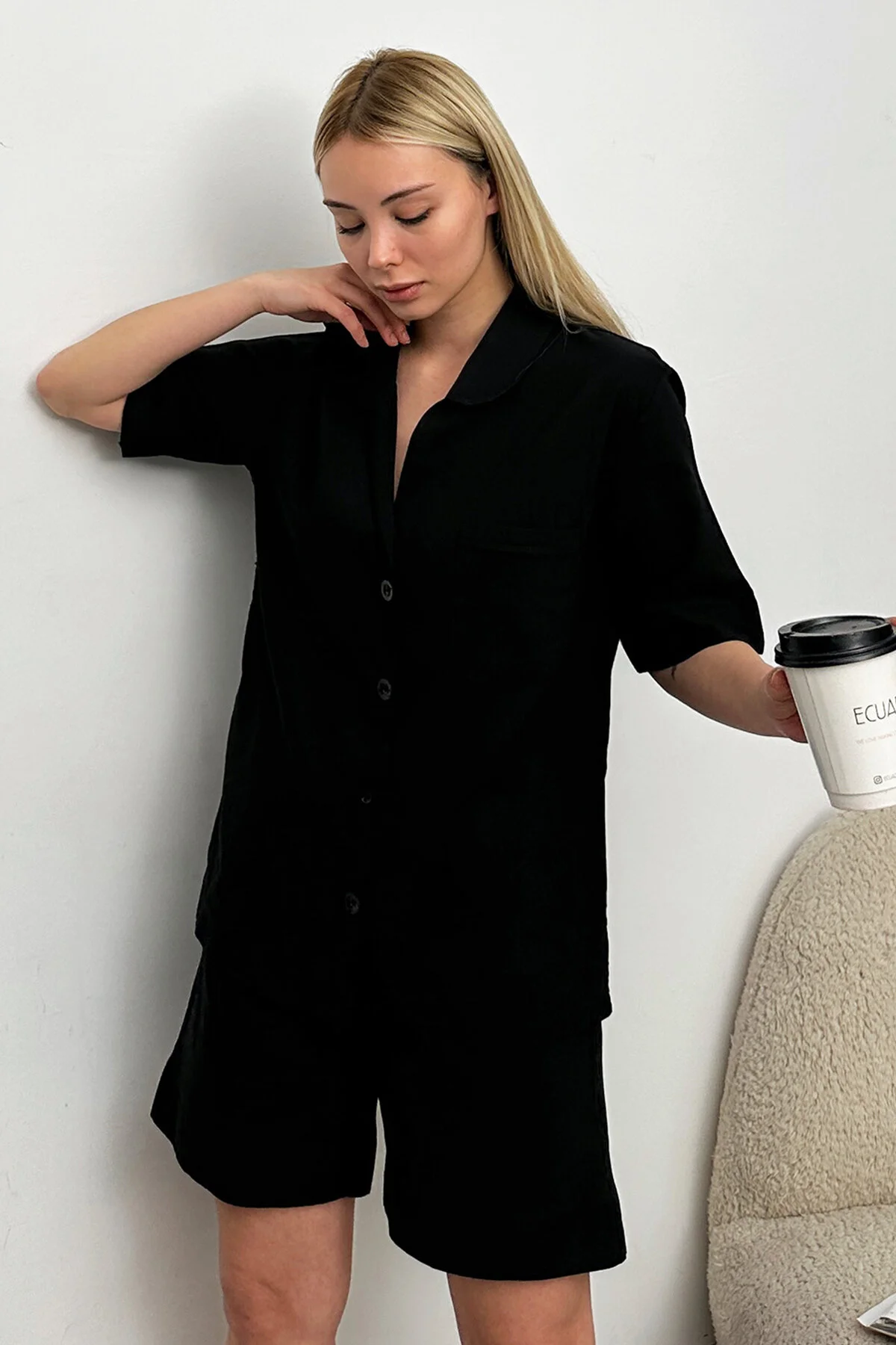 Bild von Trend Alaçatı Stili Schwarzer Pyjamaanzug Mit Einer Tasche Und Shorts Alc-x11662 für Damen - S