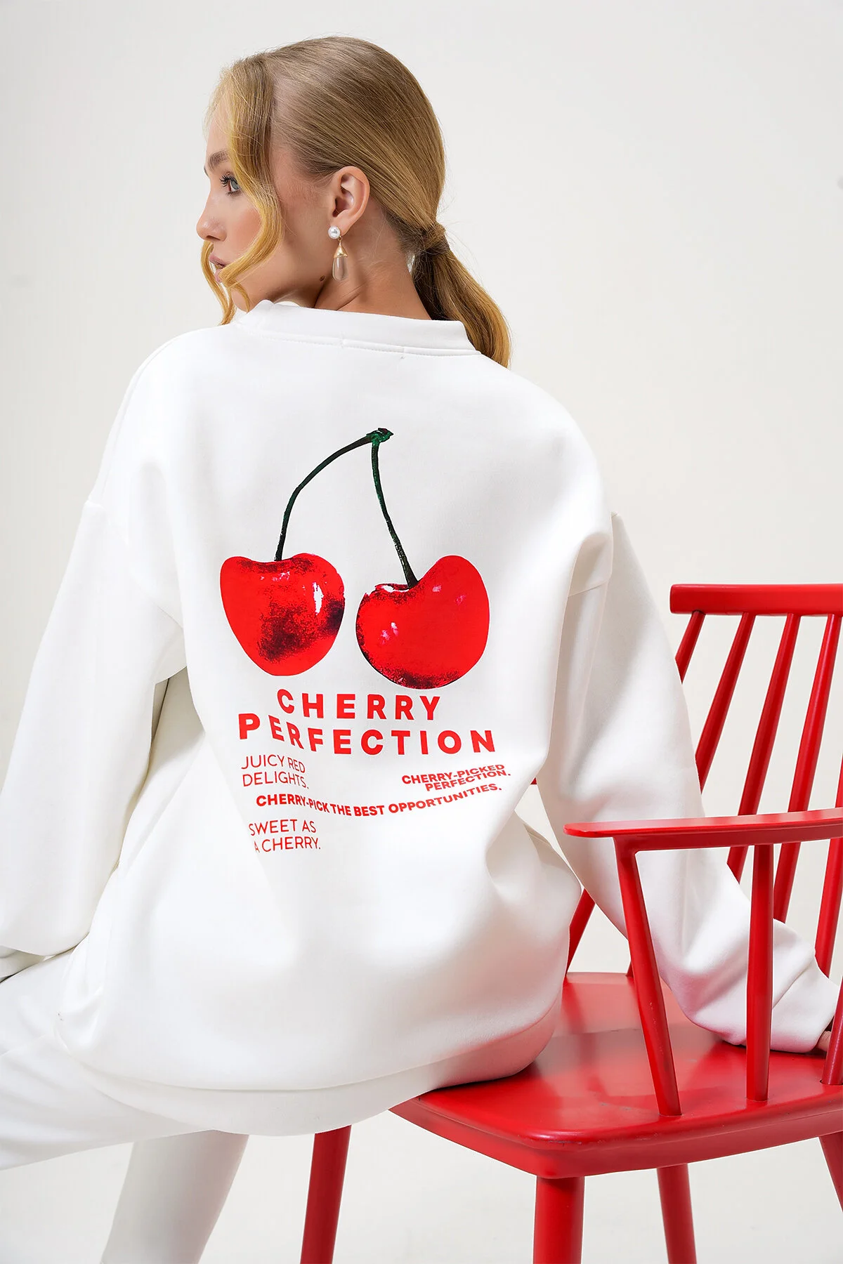 Bild von Trend Alaçatı Stili Weißes Sweatshirt Mit Kirschmuster – Rundhalsausschnitt, 3 Fäden, Raster für Damen - M