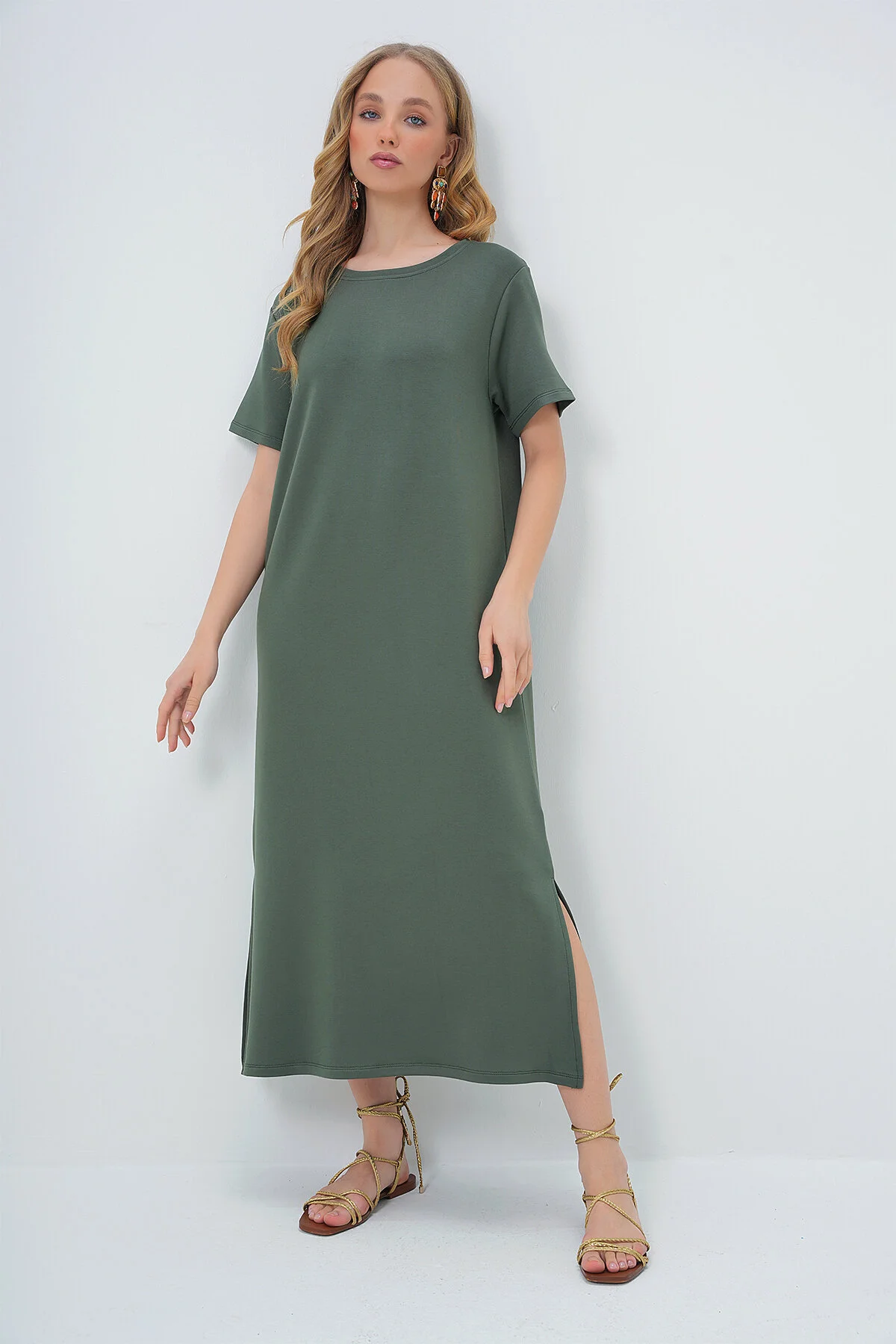Bild von Trend Alaçatı Stili Khakifarbenes Strickkleid Mit Rundhalsausschnitt Und Kurzen Ärmeln Und Schlitz für Damen - S