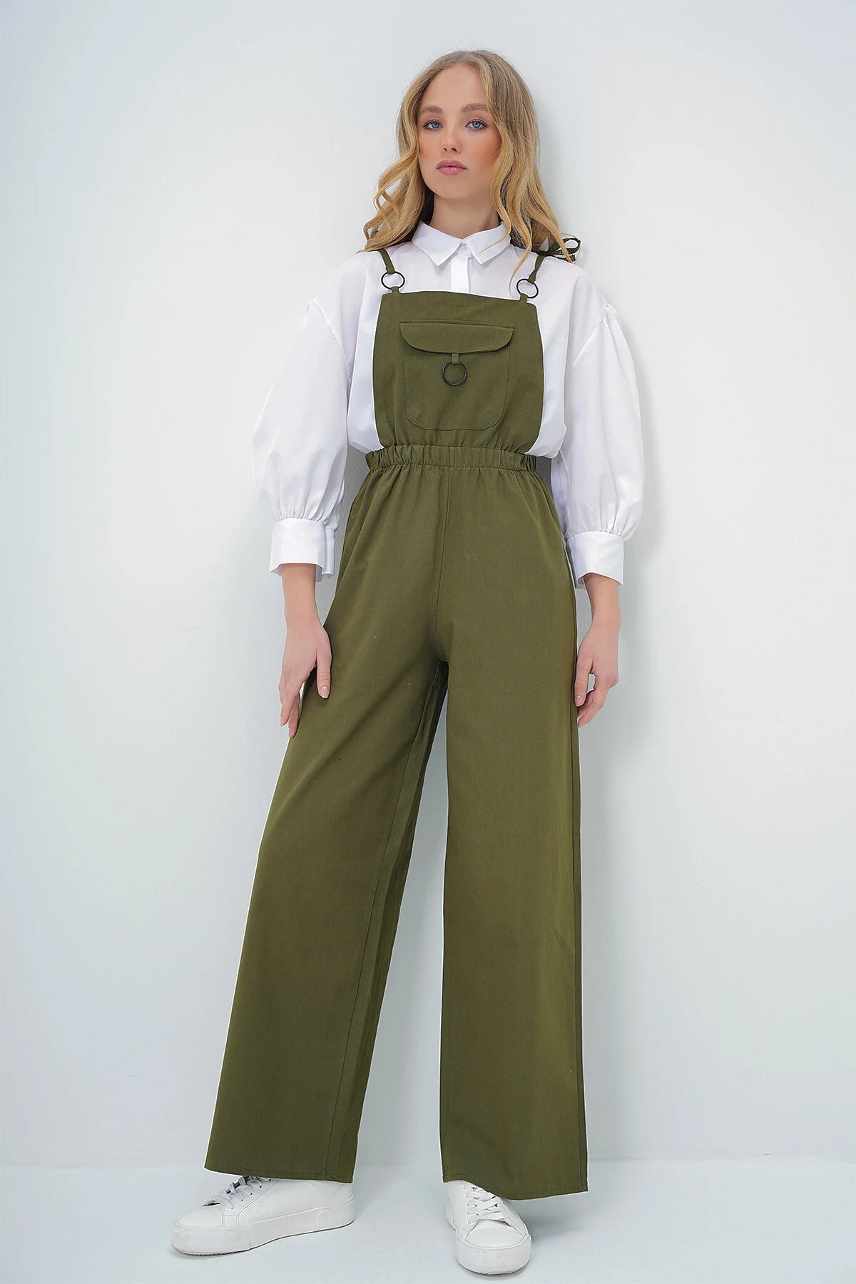 Bild von Trend Alaçatı Stili Khakifarbene Aerobin-salopet-hose Mit Vordertaschen, Hosenträgern Und Ringdetails für Damen - S