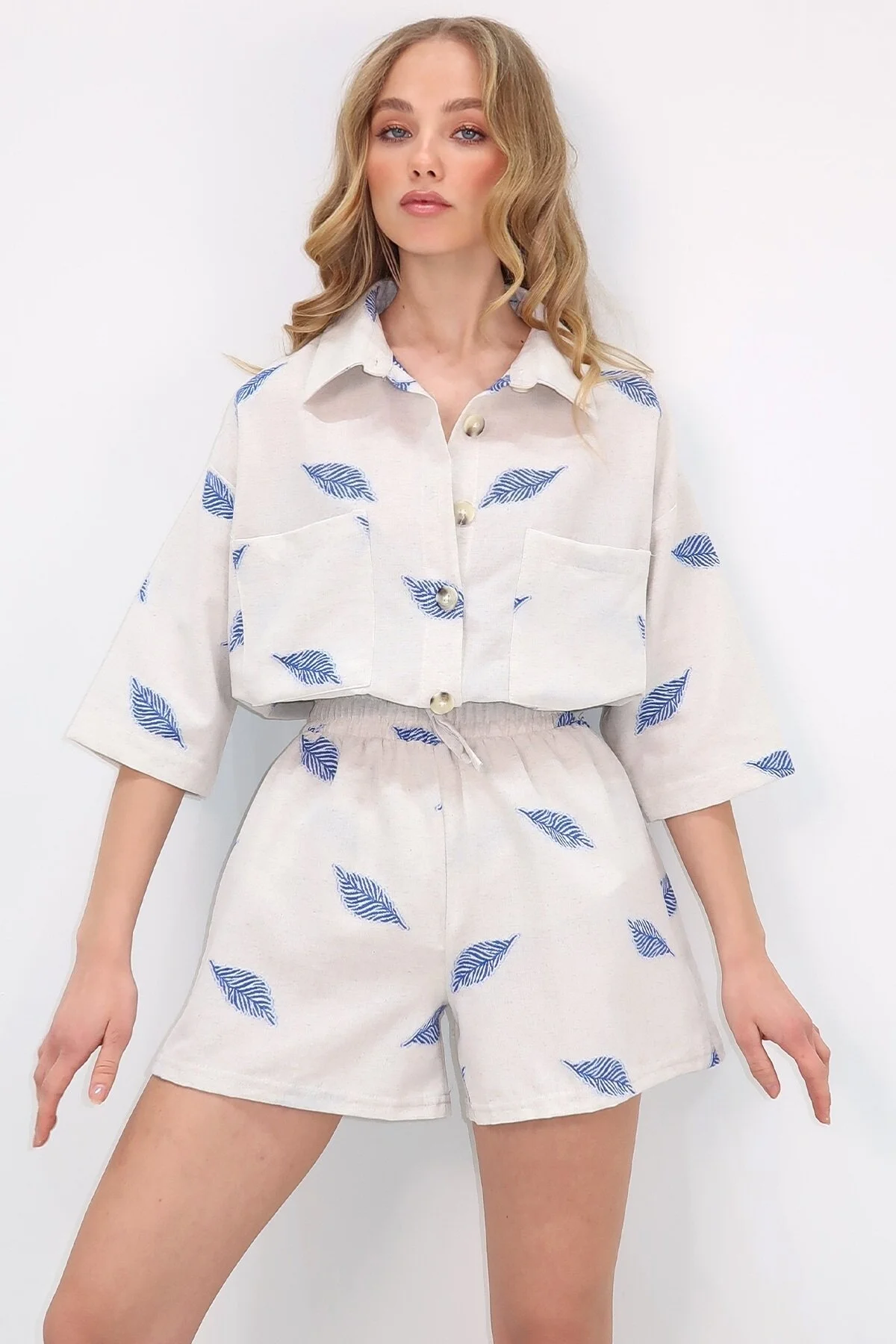 Bild von Trend Alaçatı Stili Saks Color Leinen-look-shirt-set Mit Zwei Taschen Und Shorts Mit Elastischem Bund – für Damen - L