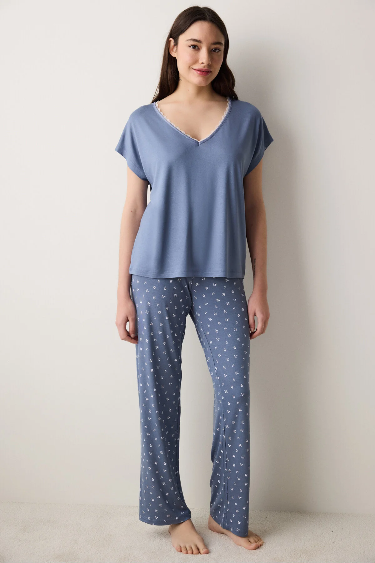 Bild von Penti Graues Pyjama-set Mit Dunkler Hose Von Alia für Damen - L