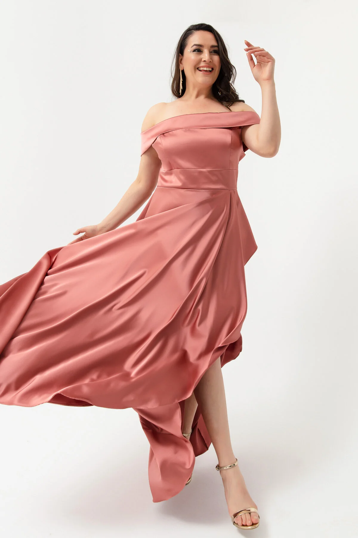 Bild von Lafaba Lachsfarbenes Abendkleid Und Abschlusskleid Aus Satin Mit U-boot-ausschnitt In Übergröße für Damen - 44