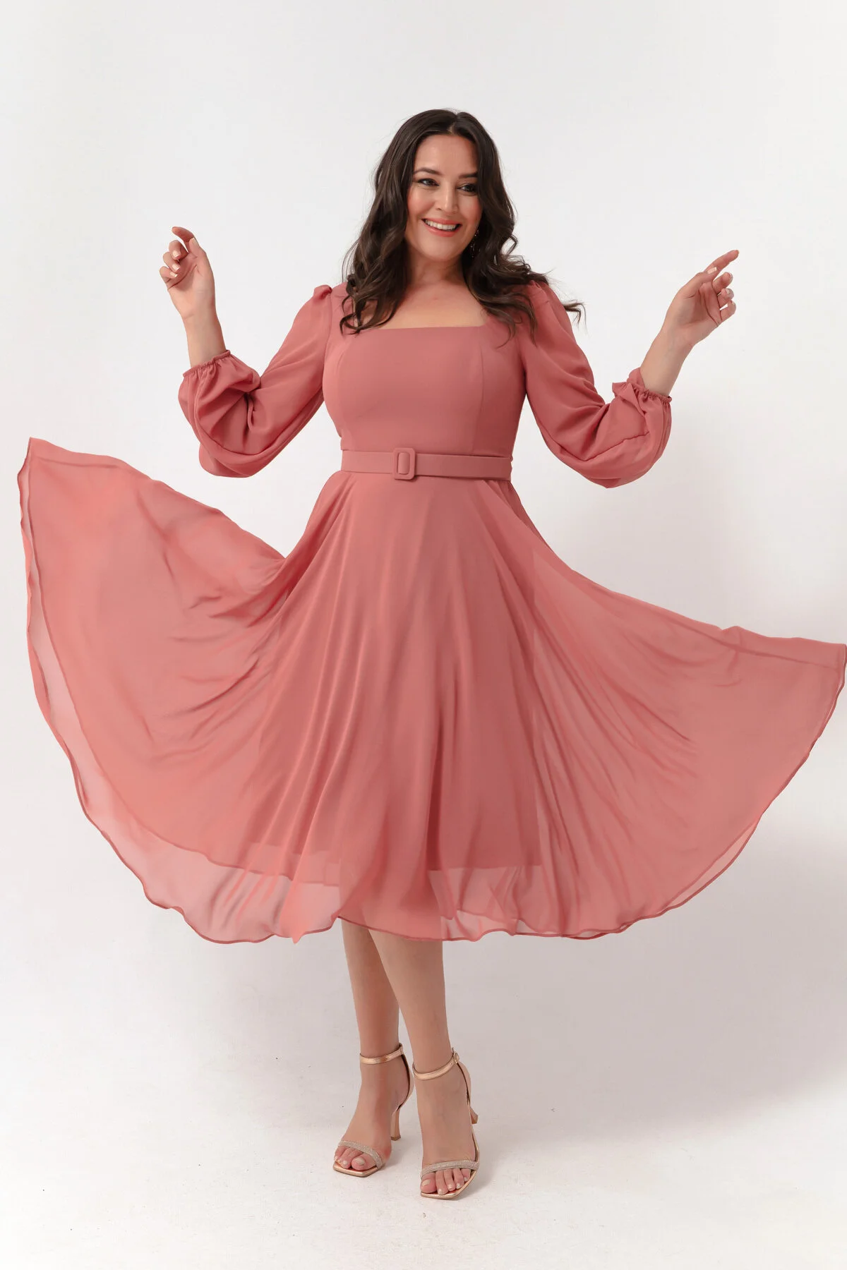 Bild von Lafaba Abendkleid In Übergröße Aus Lachsfarbenem Midi-chiffon Mit Quadratischem Kragen Und Gürtel für Damen - 48