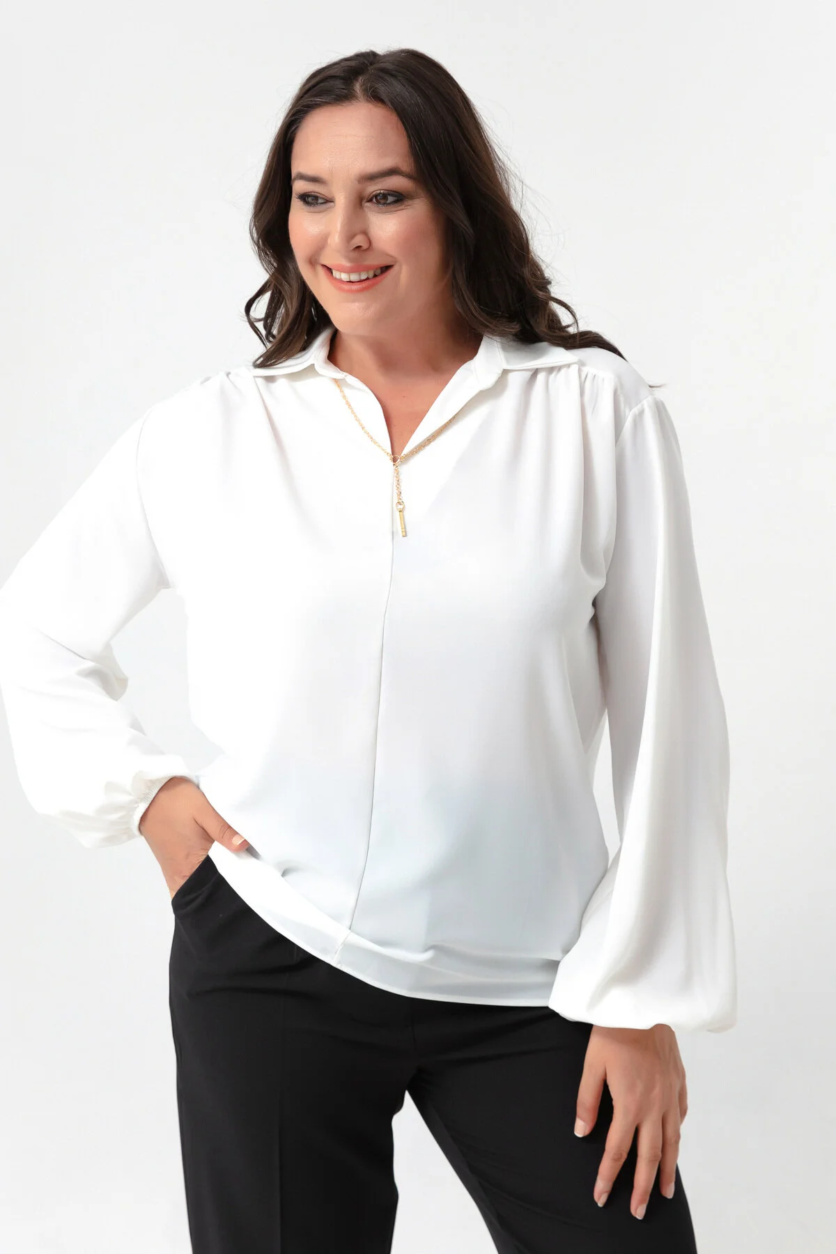 Bild von Lafaba Weiße Bluse Mit Langen Ärmeln Und Halskette In Übergröße für Damen - 50
