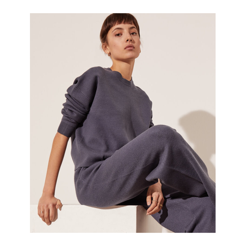 Bild von Stylischer Strickpullover mit freiem Rücken