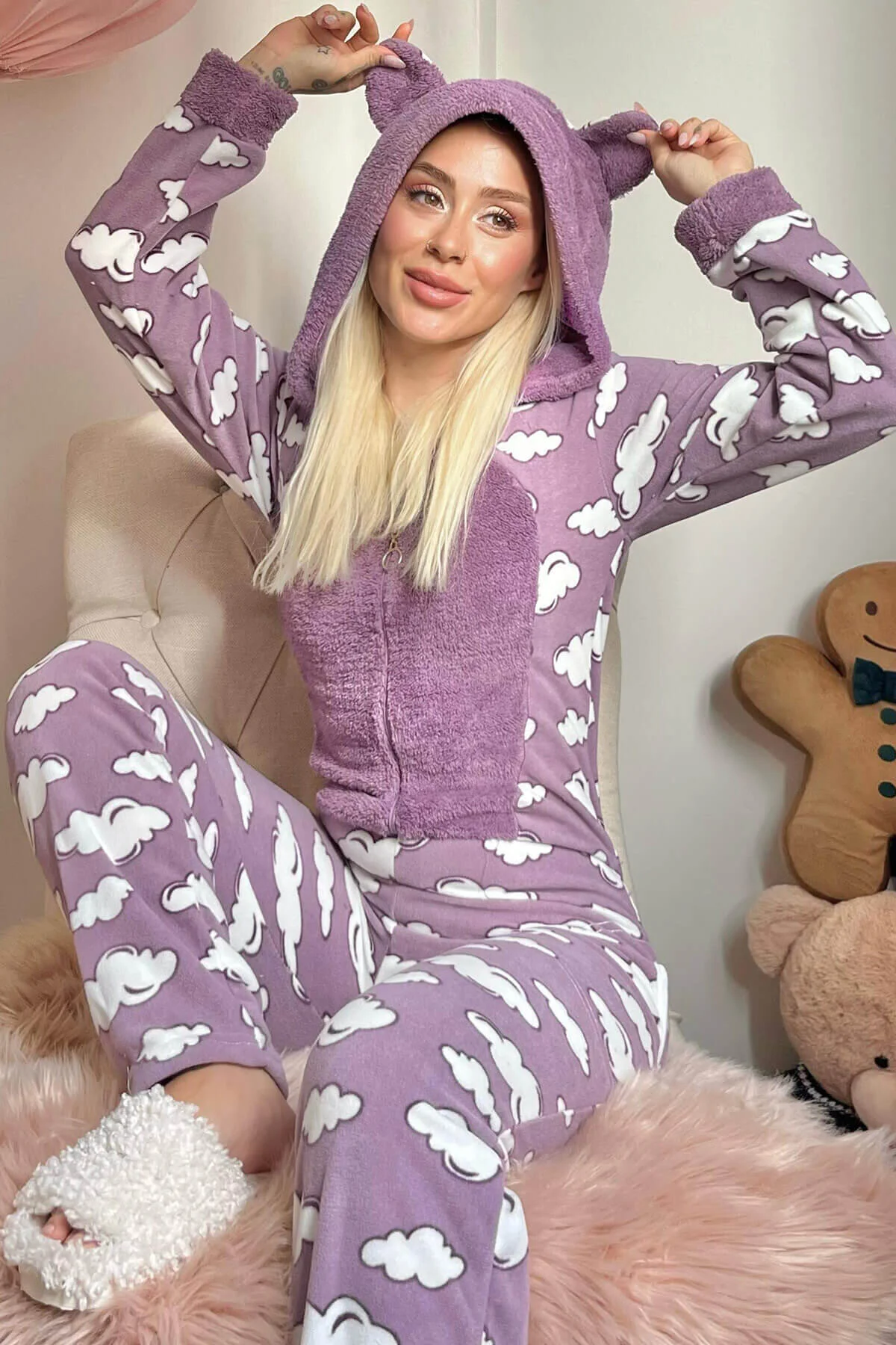 Bild von Pijamaevi Lilafarbenes Cloud-gemustertes Fleece-plüsch-overall-pyjama-set für Damen - M