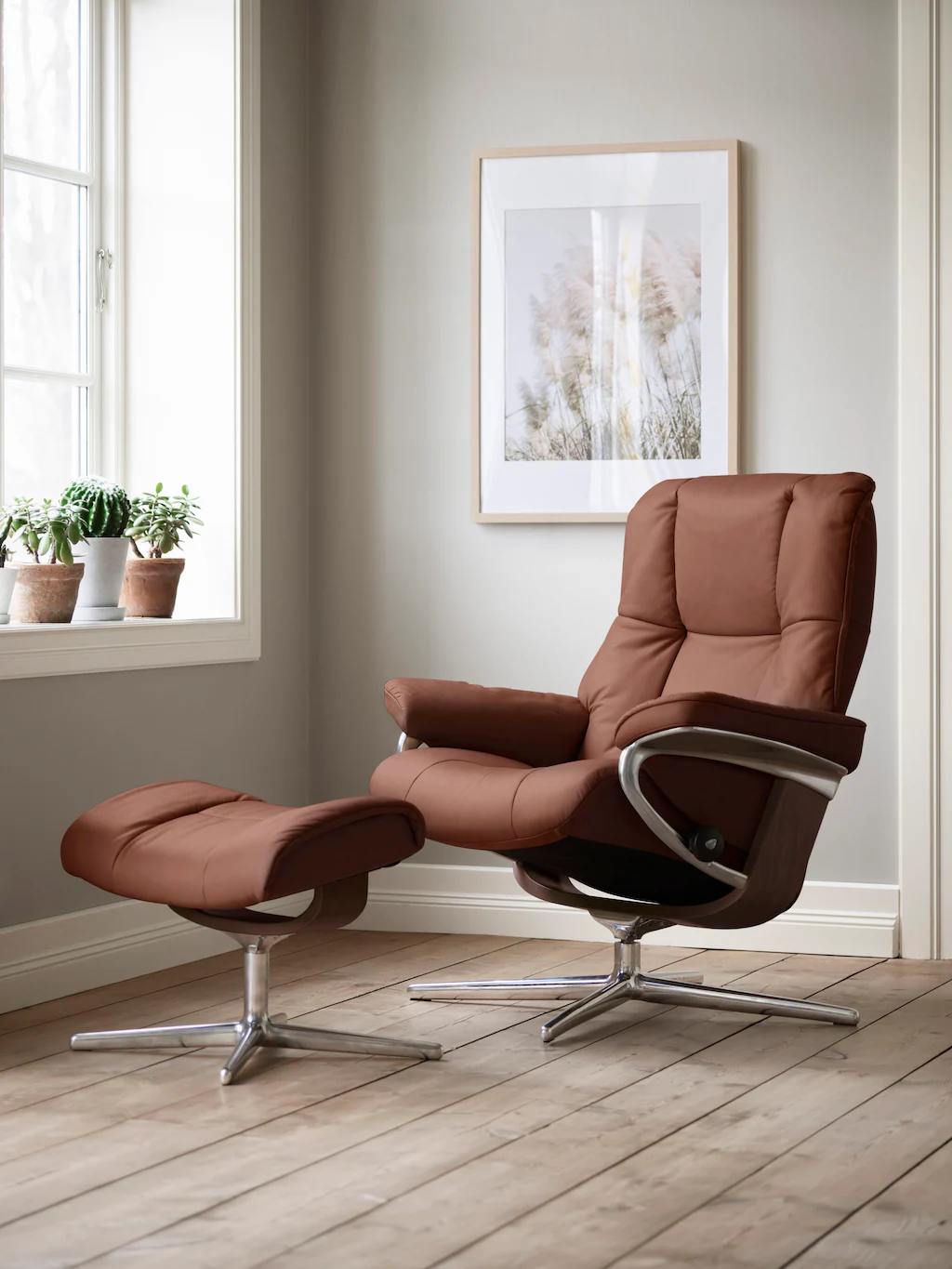 Bild von Stressless® Relaxsessel »Mayfair«, (Set, Relaxsessel mit Hocker), mit Hocker, mit Cross Base, Größe S, M & L, Holzakzent Braun