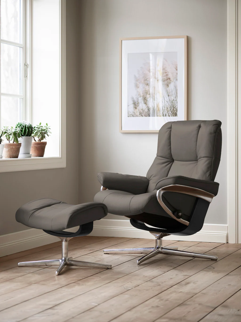 Bild von Stressless® Relaxsessel »Mayfair«, (Set, Relaxsessel mit Hocker), mit Hocker, mit Cross Base, Größe S, M & L, Holzakzent Schwarz