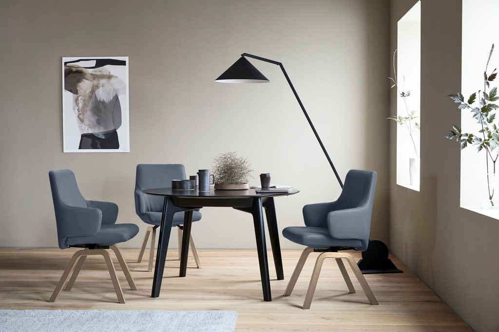 Bild von Stressless® Polsterstuhl »Laurel«, Leder PALOMA, Low Back mit Armlehne, Größe L, mit schräggestellten Beinen in Eiche