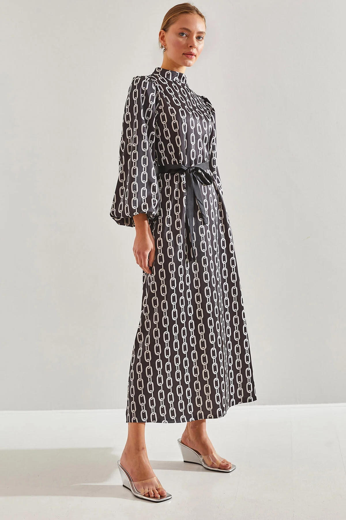 Bild von Bianco Lucci Modest Hijab-kleid Aus Satin Mit Kettenmuster für Damen - 42