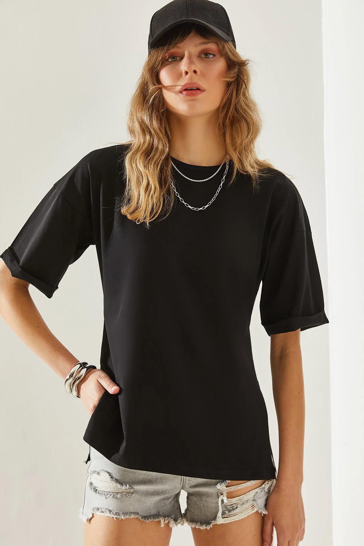 Bild von Bianco Lucci Rundhals-t-shirt Mit Geschlitztem Ärmeldetail – Kurzarm-basic-modell für Damen - M
