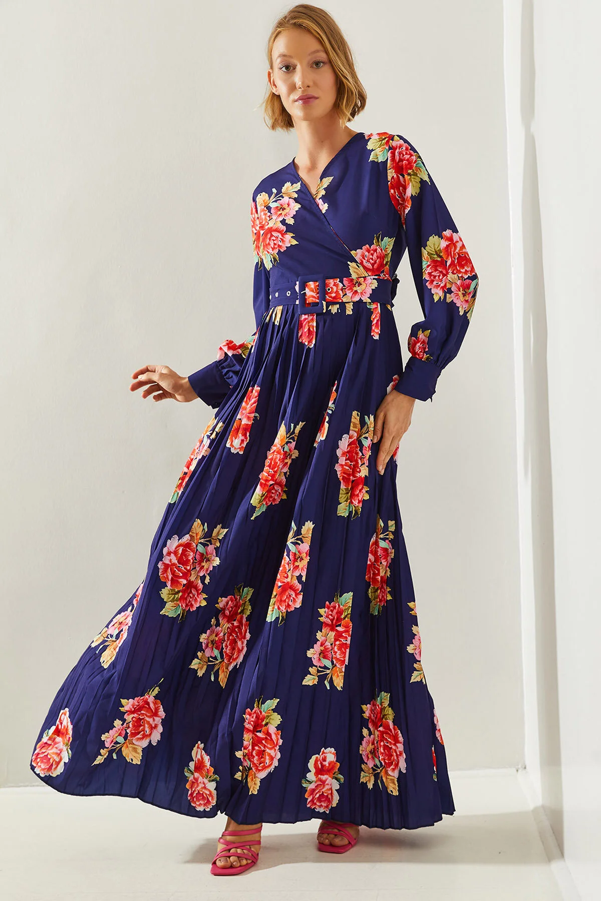 Bild von Bianco Lucci Langes Kleid Mit Zweireihigem Kragen, Plissiertem Gürtel, Blumenmuster, Modell 1973 - für Damen - XL