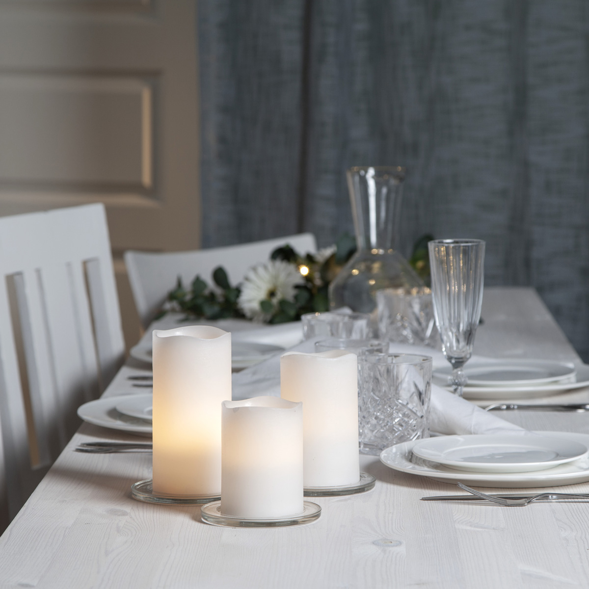 Bild von LED Kerzenset May - Echtwachs - geschwungene Oberkante  - Timer - F...