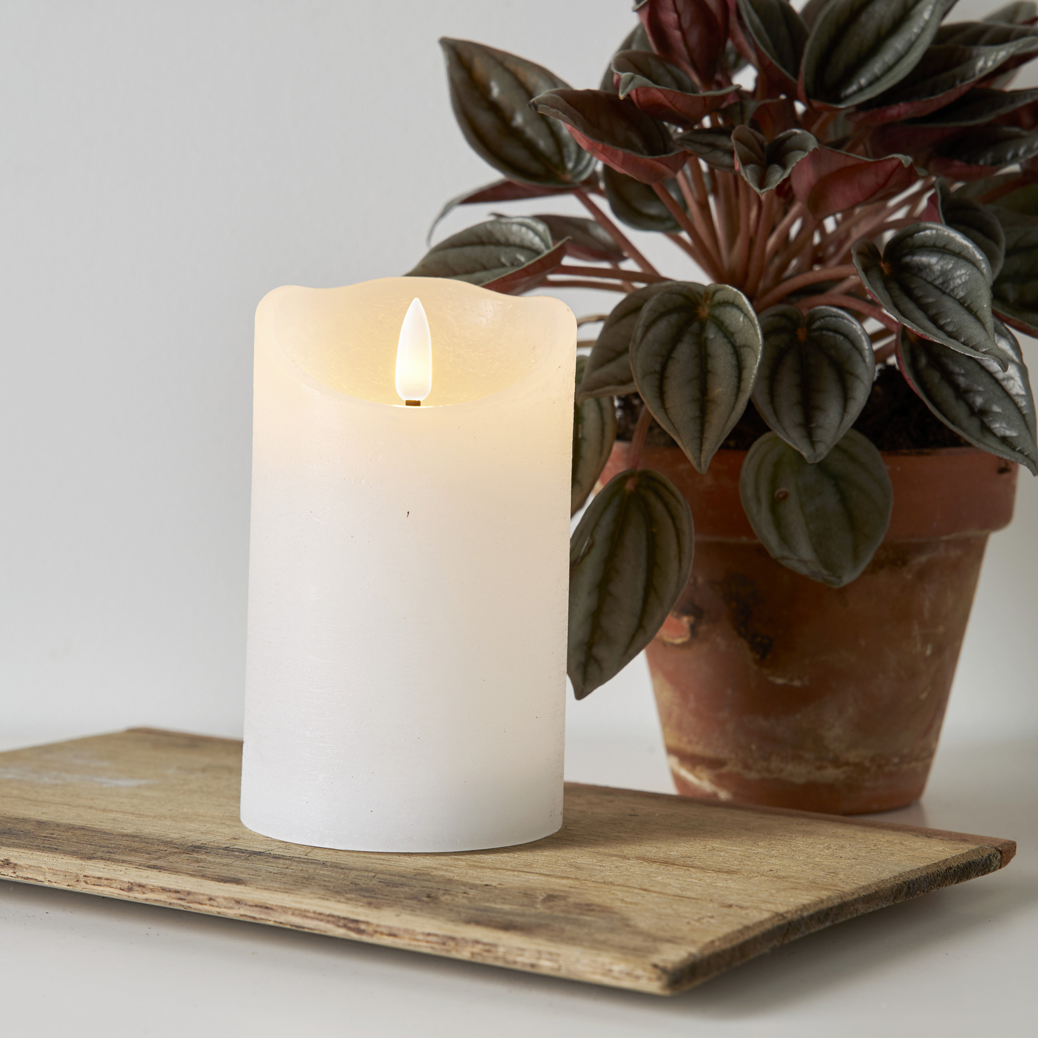 Bild von LED Kerze FLAMME - Rustik-Optik - Echtwachs - 3D Flamme - H: 12,5cm...