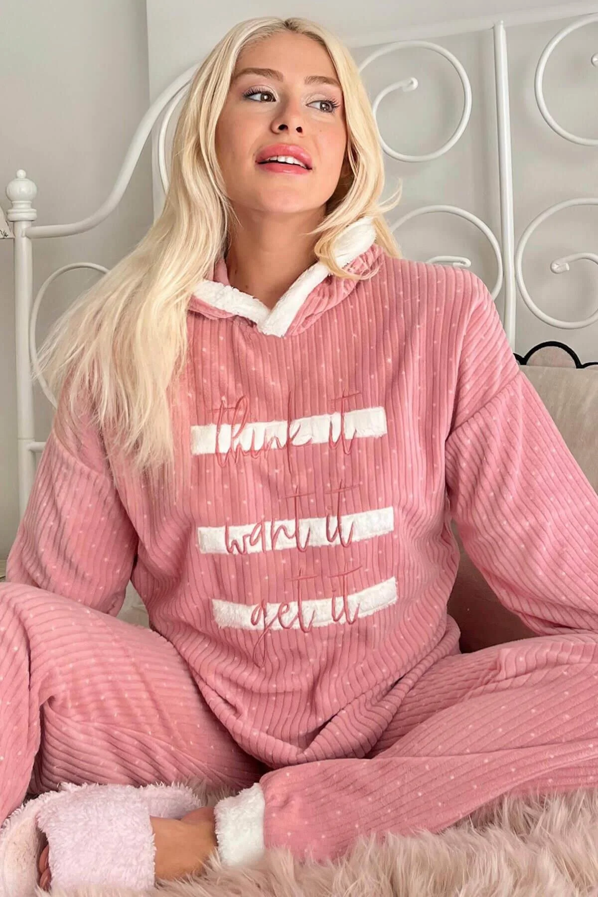 Bild von Pijamaevi Powder Polar-pyjama-set Mit Drei Linienmuster Und Kapuze Aus Plüsch für Damen - M