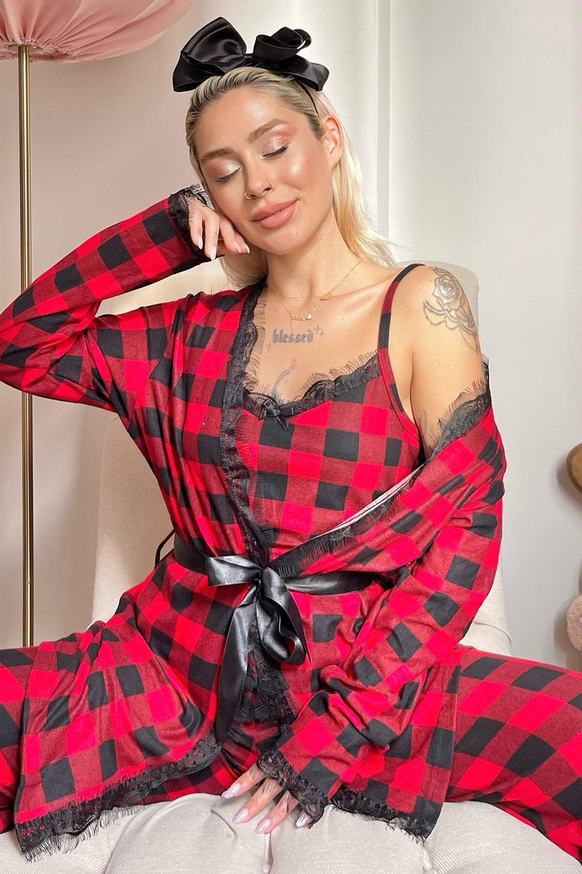 Bild von Pijamaevi Pyjama-set Aus Rotem, Quadratischem, Bedrucktem Samt Mit Morgenmantel für Damen - XL