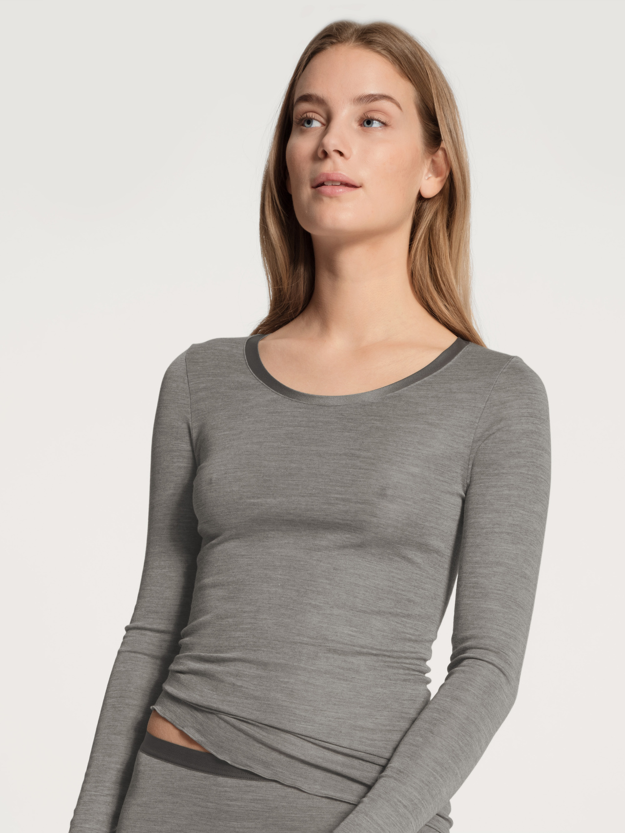 Bild von CALIDA True Confidence Langarm-Shirt aus Wolle-Seidefür Damen, M, Grau, Ein Tagtraum aus wärmender Wolle und wertvoller Seide