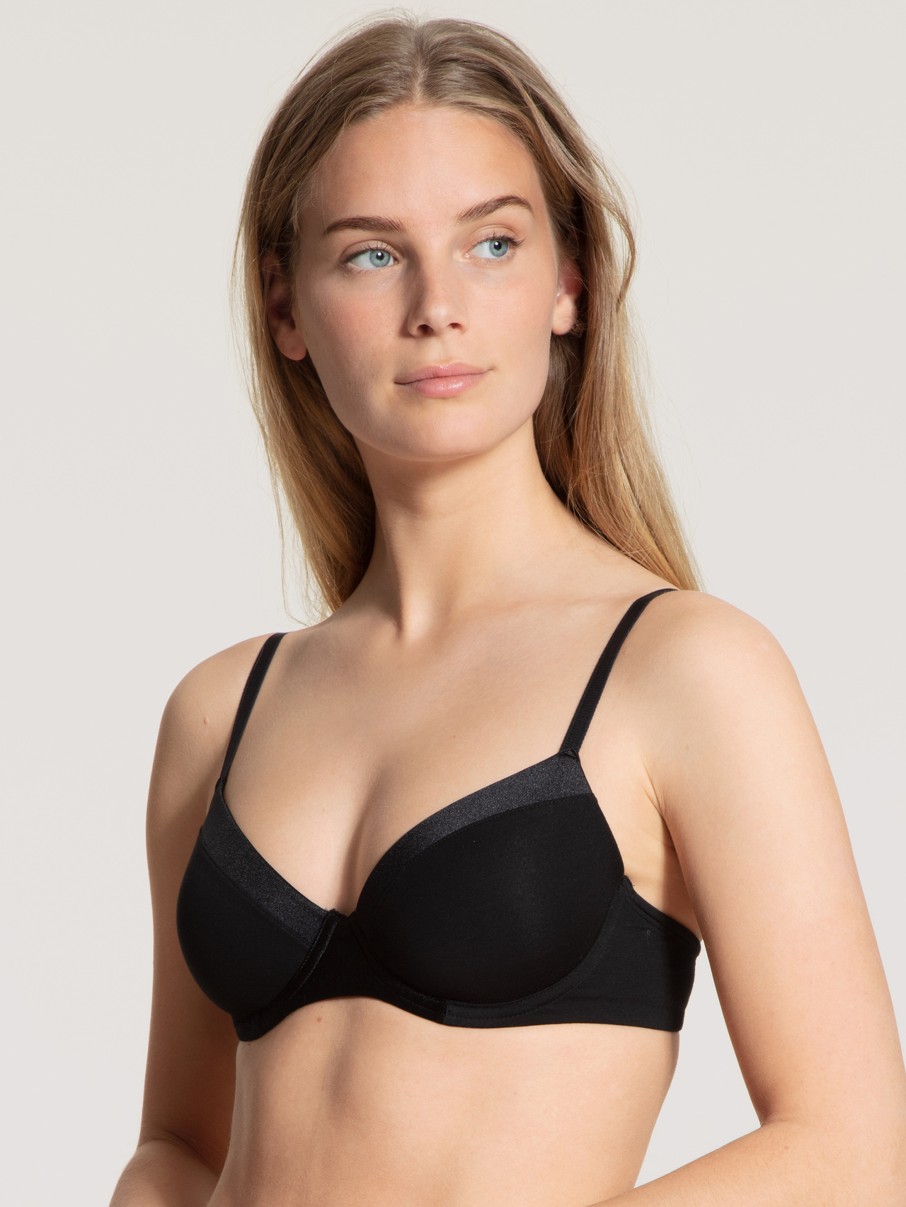 Bild von CALIDA Cate T-Shirt-BH mit Bügelfür Damen, 70B, Schwarz, Eleganz für jeden Tag