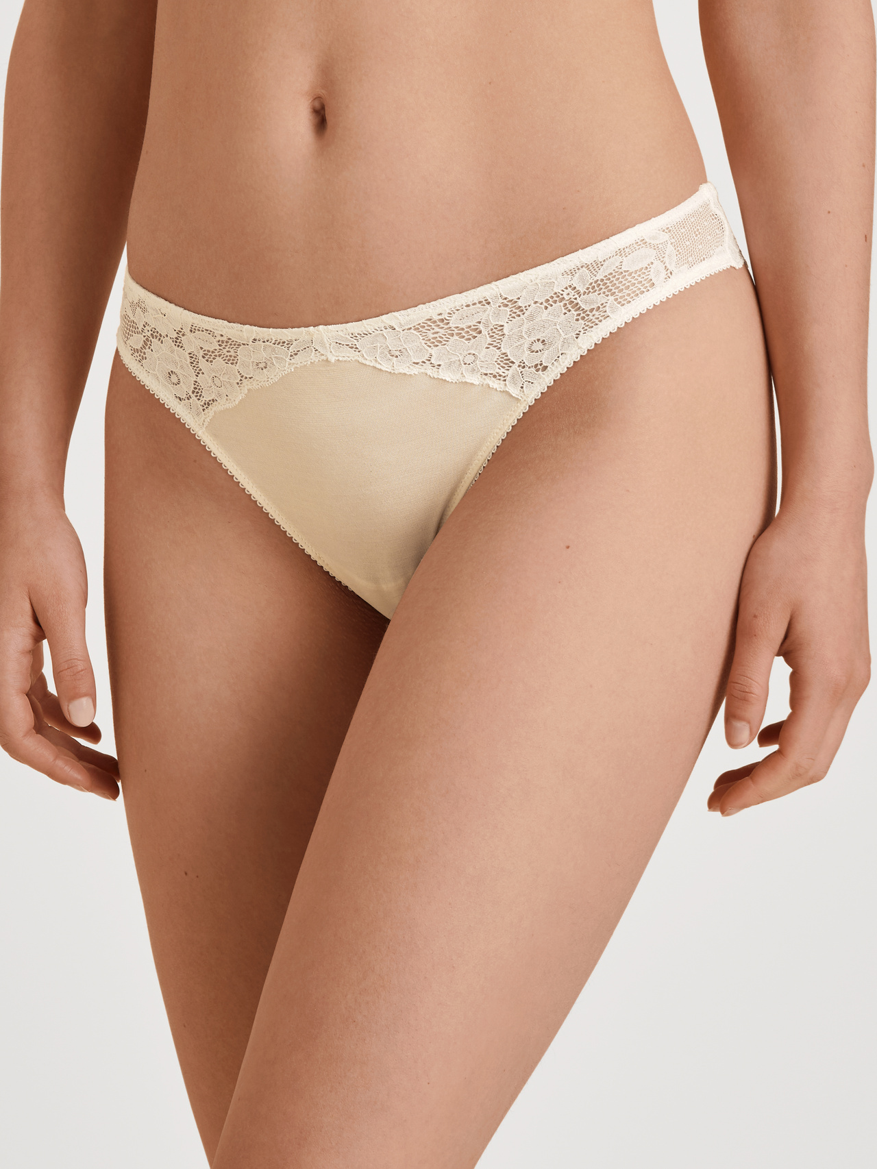 Bild von CALIDA Circular Romance String, low cut, Cradle to Cradle Certified®für Damen, M, Beige, Hauchzarter String aus Spitze
