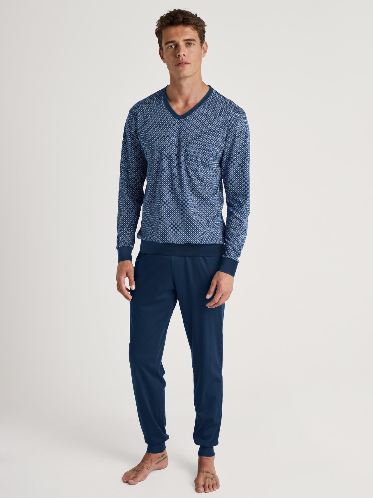 Bild von CALIDA Relax Choice 1 Bündchen-Pyjamafür Herren, S, Blau, Edelste Baumwolle für einen erholsamen Schlaf