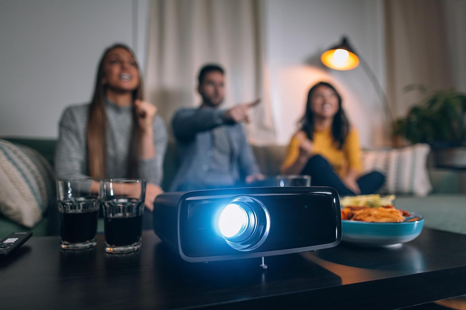 Bild von Philips NeoPix 530, True Full HD 1080p Videoprojektor, hoher Kontrast, mehrere Bildkorrekturen für Flexibles Setup, geräuschlose Lüfter, leistungsstarkes 2.1-Soundsystem