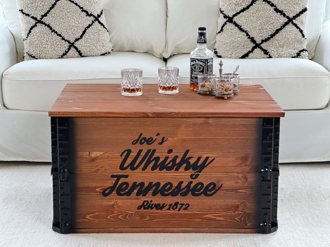 Bild von Holztruhe "Whisky" dunkelbraun Massivholz im Vintage-Look