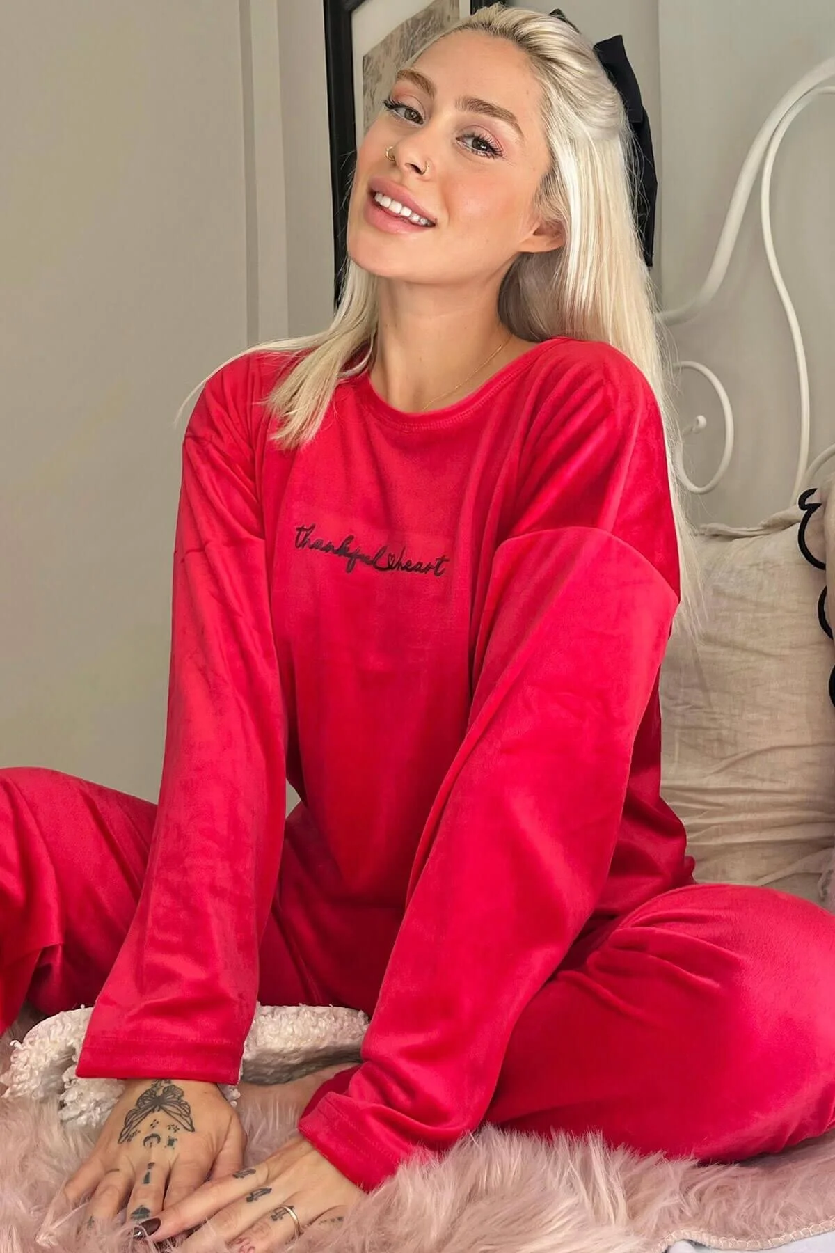 Bild von Pijamaevi Rotes, Gemustertes, Exklusives Pyjama-set Aus Samt für Damen - L