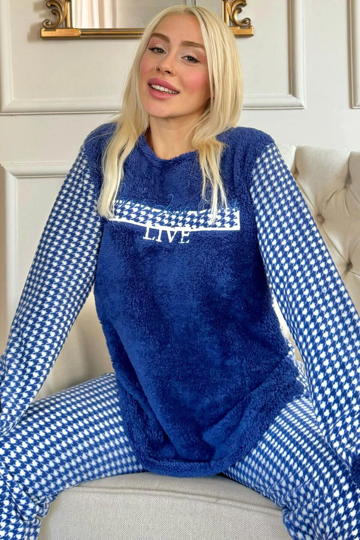 Bild von Pijamaevi Marineblaues, Gemustertes Live-pyjama-set Aus Plüsch für Damen - M