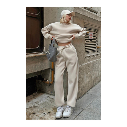 Bild von Swist Beigefarbenes Pow-Sweatshirt mit Rundhalsausschnitt – Trainingsanzug-Set für Damen