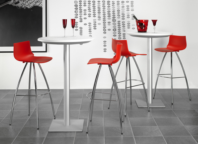 Bild von Scab Day Metall Barhocker verchromt - Kunststoff Sitzschale