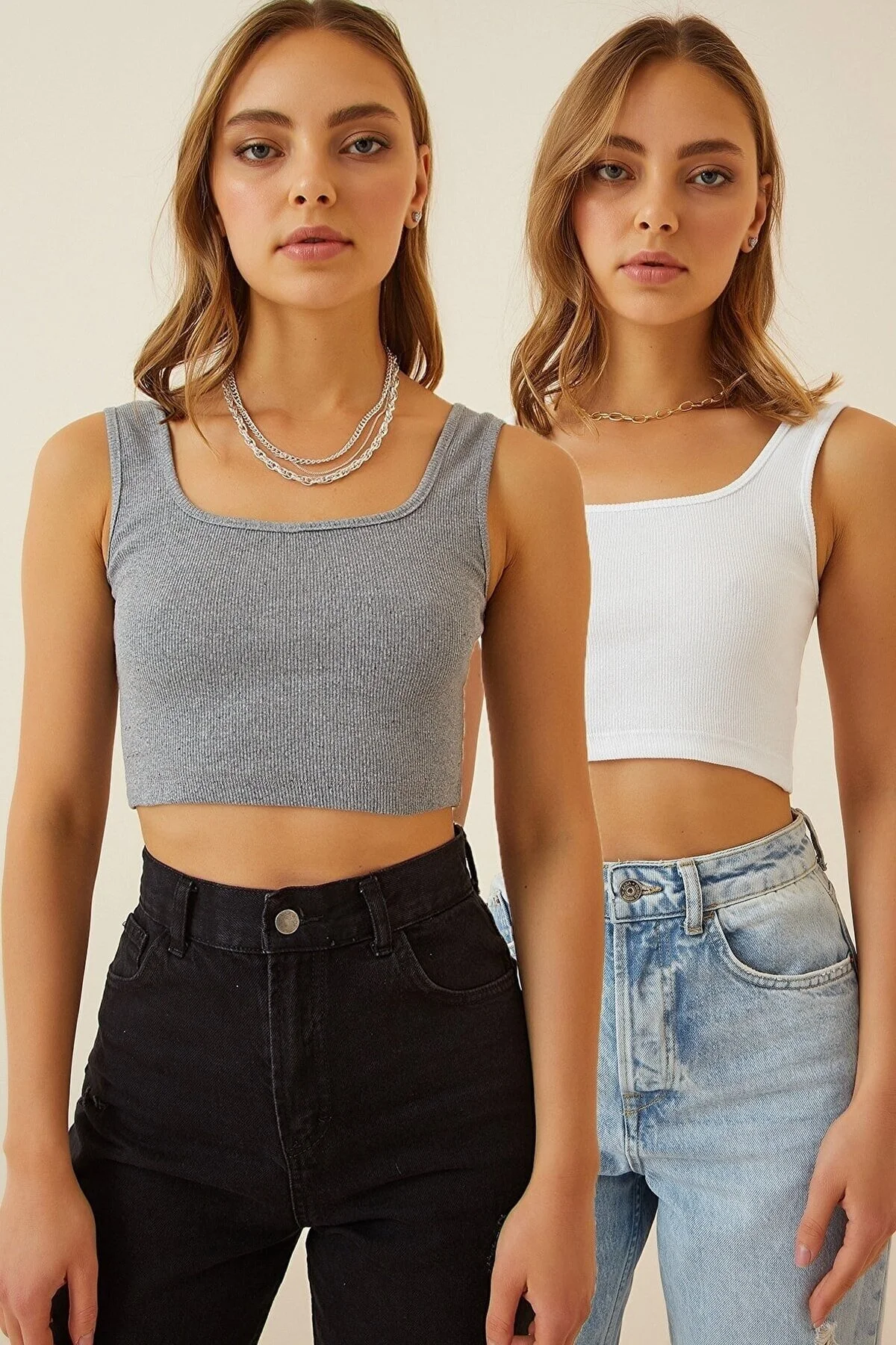 Bild von Happiness İstanbul Strickbluse Im Doppelpack Mit Trägern In Grau Und Weiß für Damen - S/M