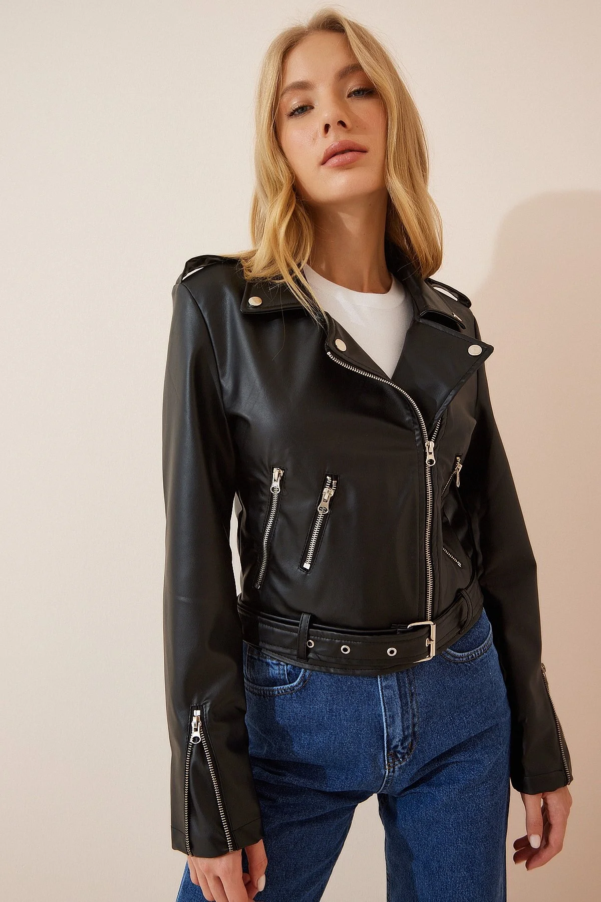 Bild von Happiness İstanbul Schwarze Bikerjacke Aus Kunstleder für Damen - 36