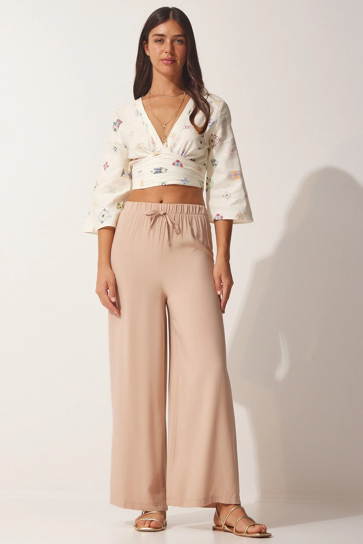 Bild von Happiness İstanbul Beigefarbene Palazzo-hose Aus Baumwollviskose für Damen - 36