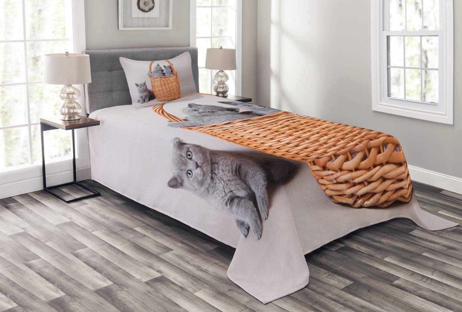 Bild von ABAKUHAUS Kätzchen Tagesdecke Set, Britische Katzen im Korb, Set mit Kissenbezügen Mit Digitaldruck, für Einzelbetten 170 x 220 cm, Grau Hellbraun Staub