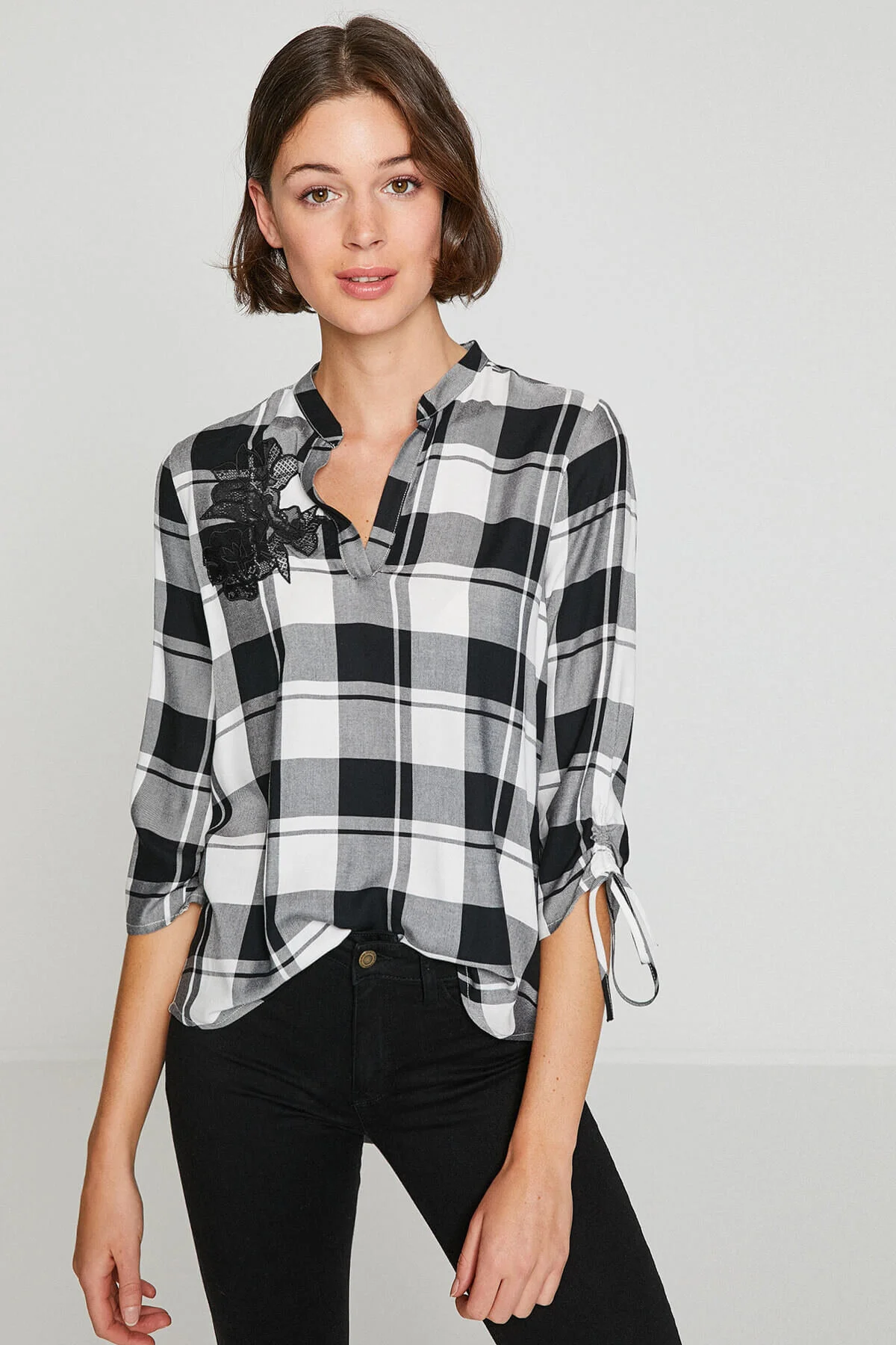 Bild von Koton Bluse Mit Schwarzem Kragen für Damen - 34