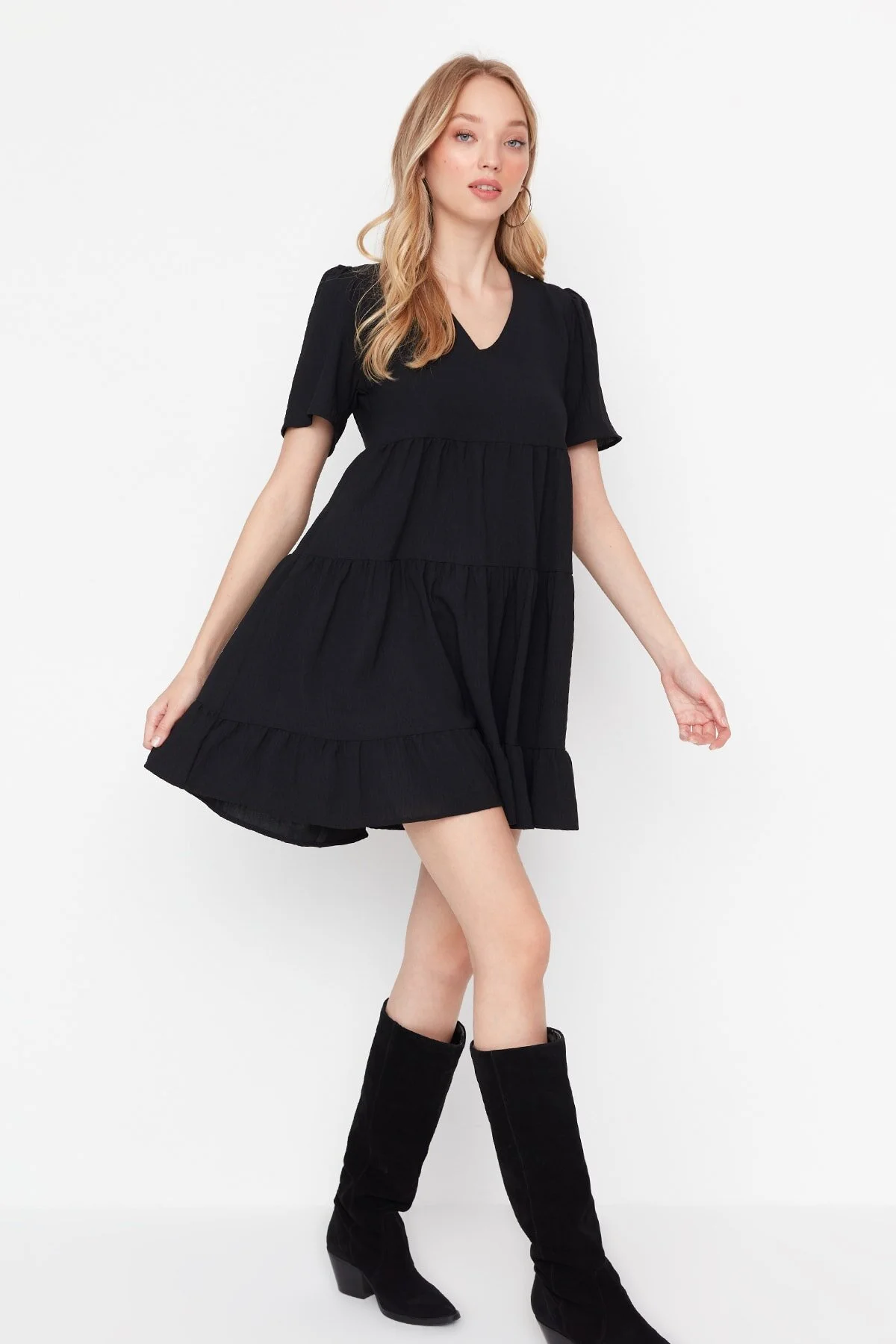 Bild von Trendyol Collection Schwarzes, Weit Geschnittenes Mini-webkleid für Damen - 42