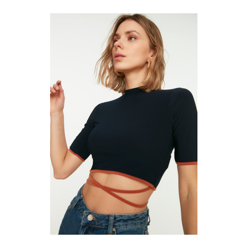 Bild von Trendyol Collection Marineblaue, Kontrastierende Krawatte Mit Detailliertem Hohem Kragen