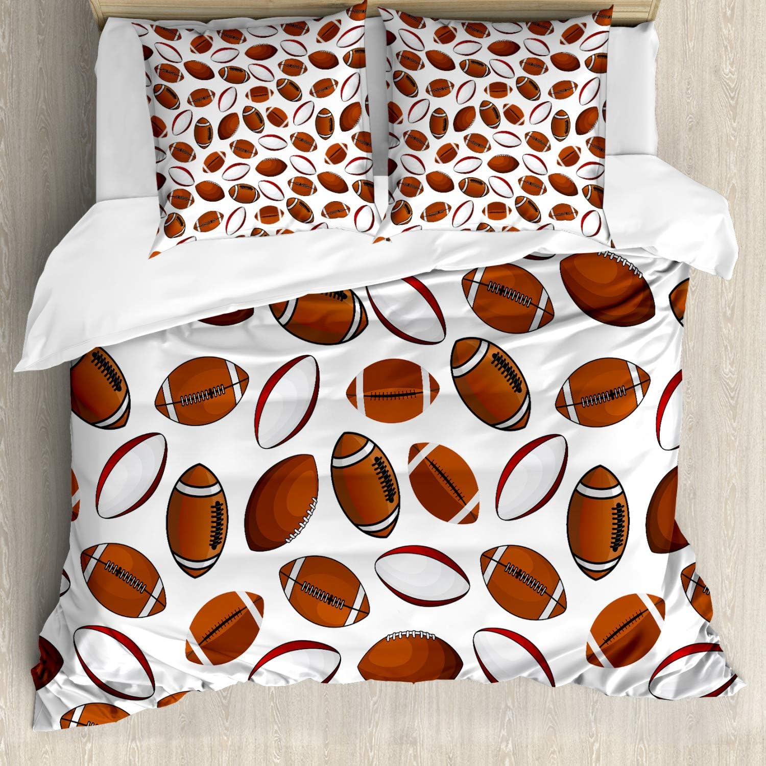 Bild von ABAKUHAUS American Football Bettbezug Set, Rugby Ball, Milbensicher Allergiker geeignet mit Kissenbezügen, 200 cm x 200 cm - 80 x 80 cm, Caramel Ruby-Weiß