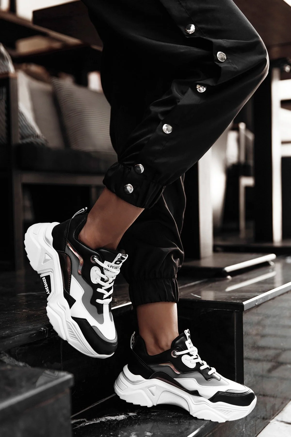 Bild von DARK SEER Schwarz Geräucherter Sneaker für Damen - 38