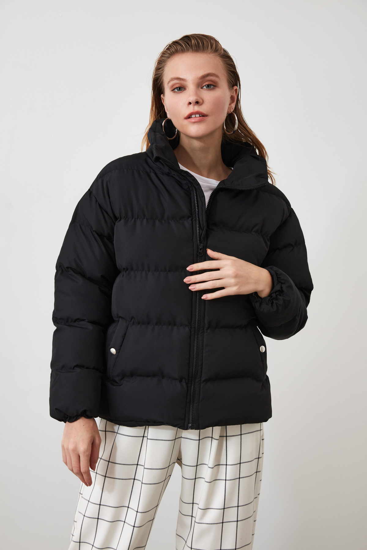 Bild von Trendyol Collection Schwarze Wasserdichte Oversize-pufferjacke – Stehkragen Winter für Damen - XS