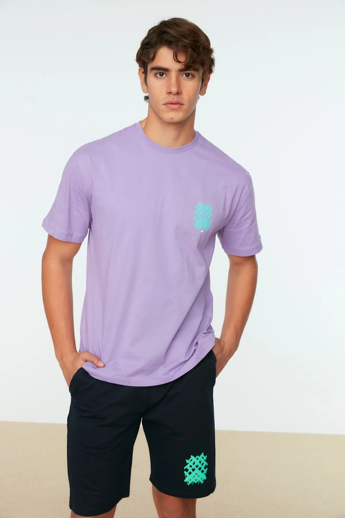 Bild von Trendyol Collection Lila Geometrisch Bedrucktes Oversize-baumwoll-t-shirt – für Herren - L