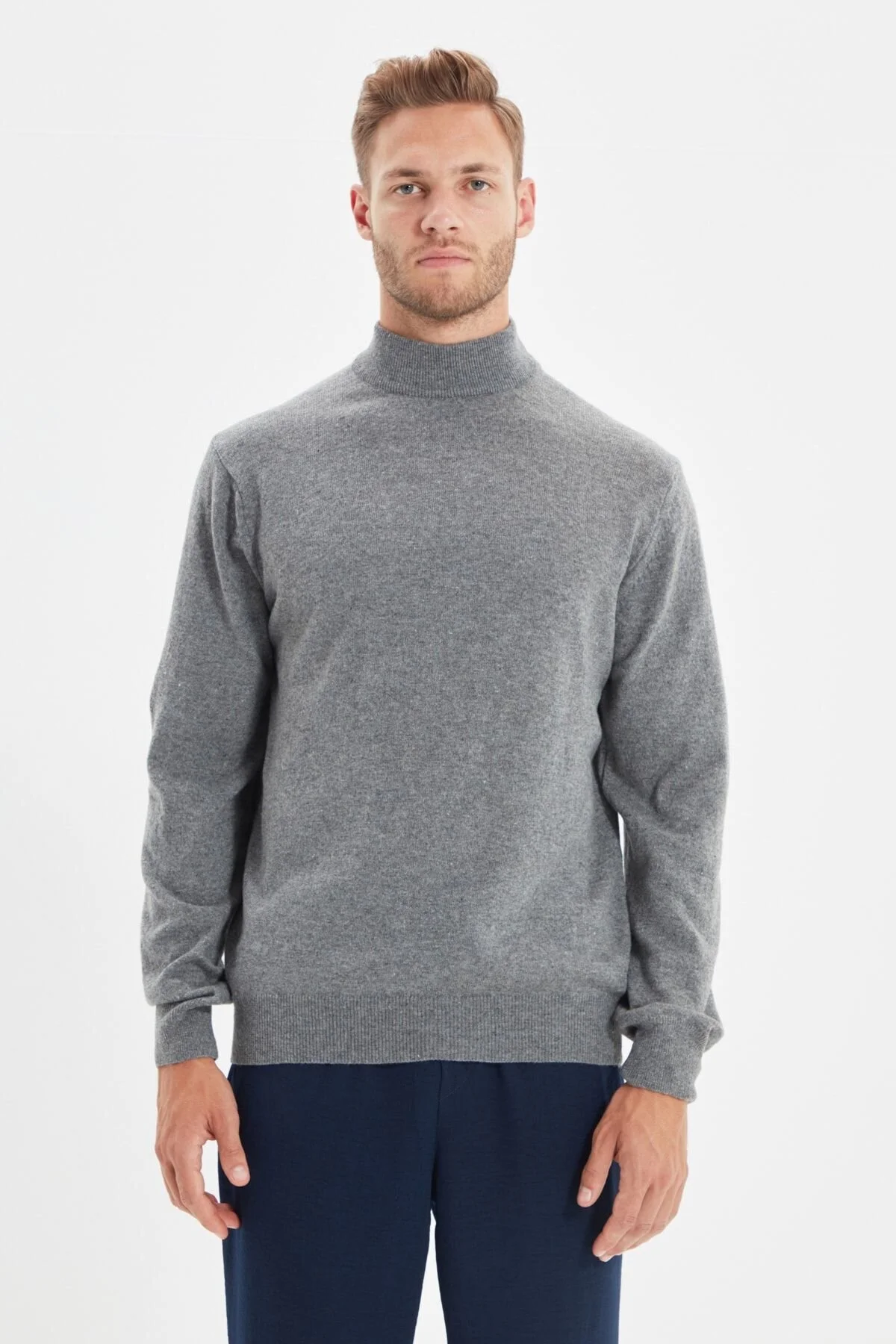 Bild von Trendyol Collection Grauer, Schmal Geschnittener, Einfarbiger Strickpullover Mit Rollkragen für Herren - M