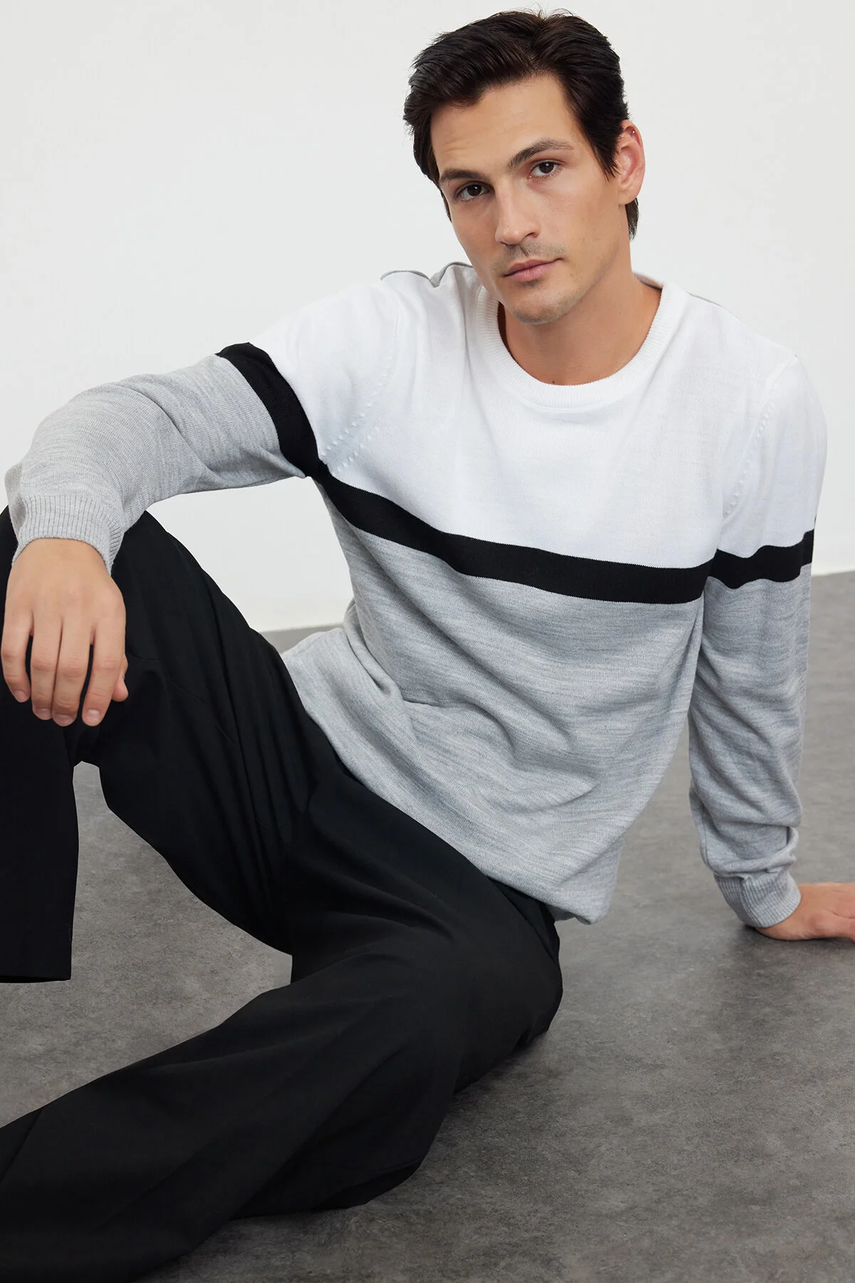Bild von Trendyol Collection Ecrufarbener, Schmal Geschnittener Strickpullover Mit Rundhalsausschnitt – für Herren - S