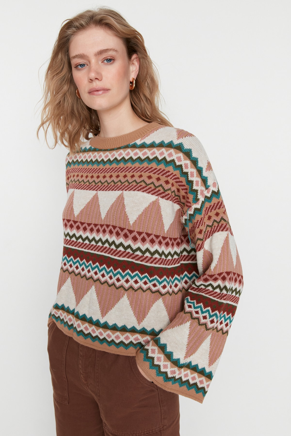 Bild von Trendyol Collection Kamelfarbener Strickpullover Mit Rundhalsausschnitt Und Weiter Passform für Damen - M
