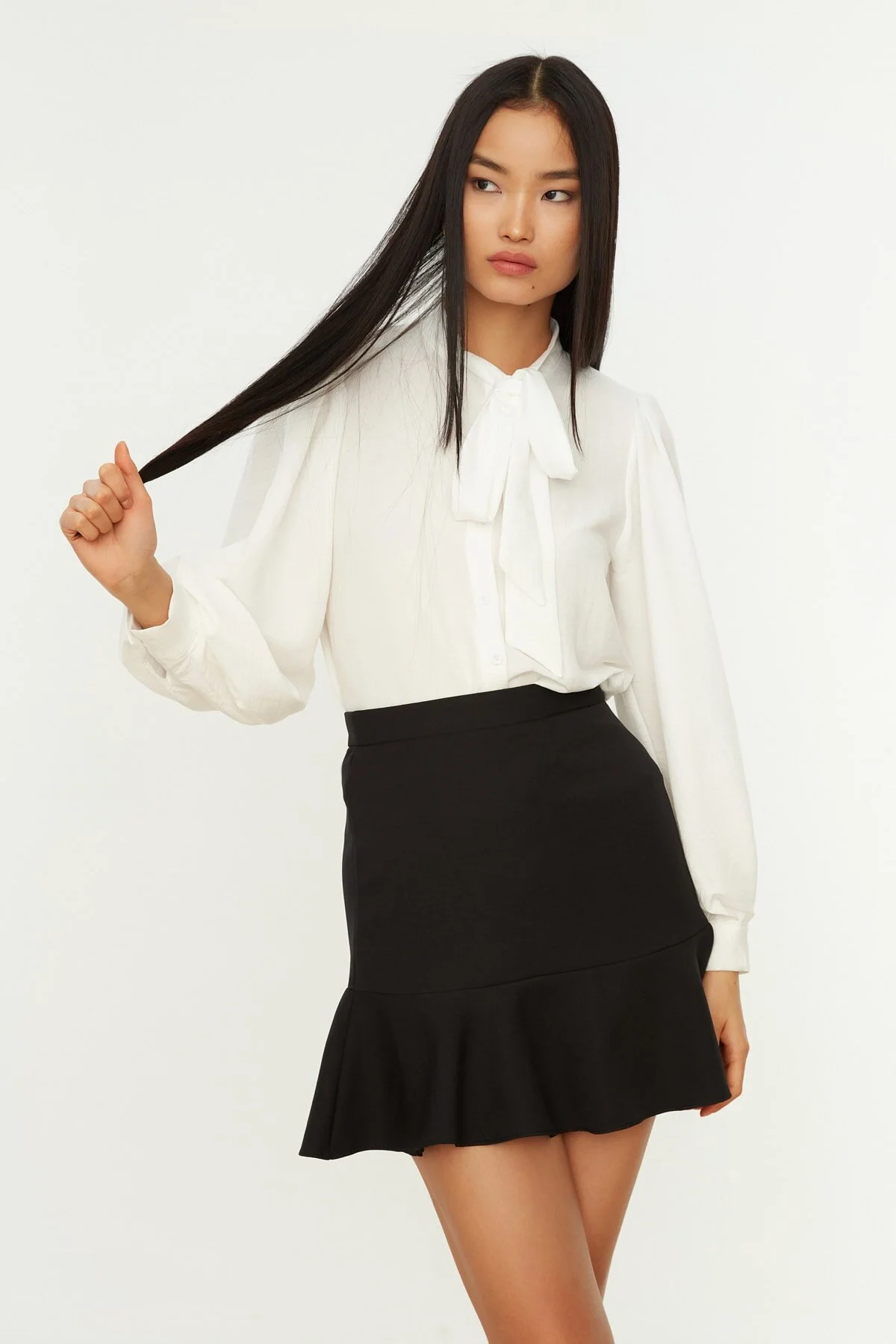 Bild von Trendyol Collection Ecru Gewebtes Hemd – Schaldetail Am Kragen, Regular Fit für Damen - 38