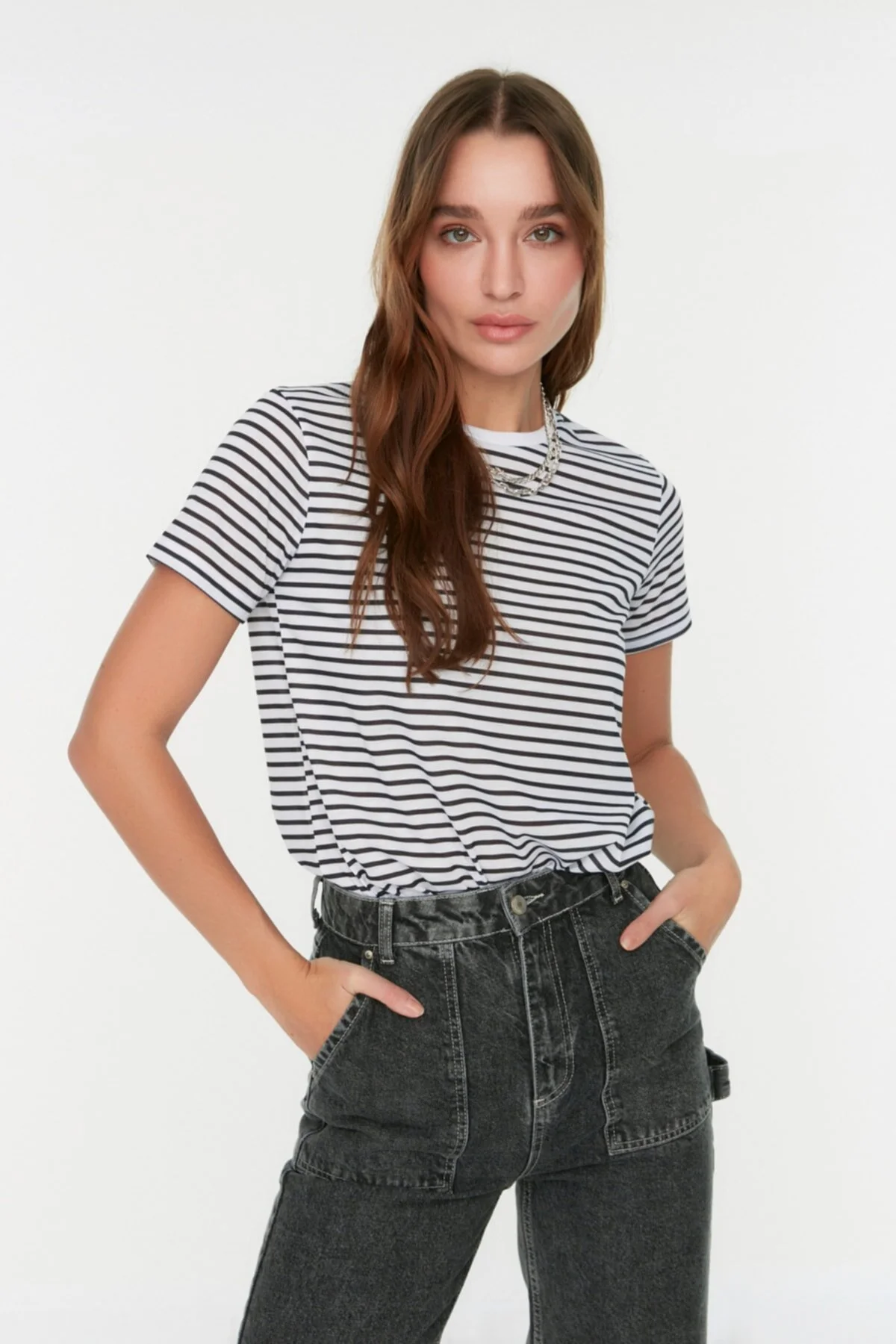Bild von Trendyol Collection Schwarz Gestreiftes Basic-strick-t-shirt für Damen - XL
