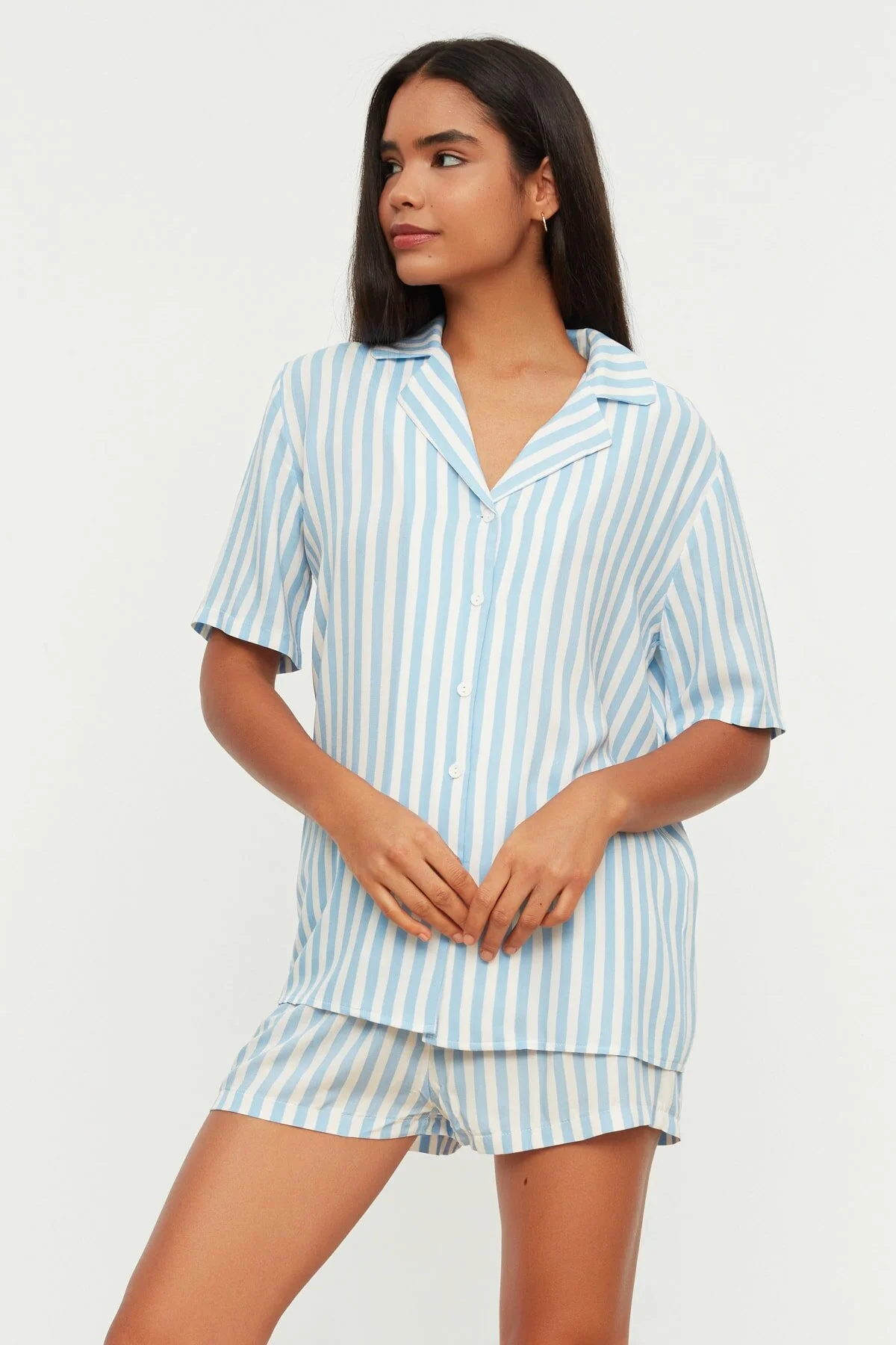 Bild von Trendyol Collection Pyjama-set Aus Viskose Mit Weitem Schnitt Und Blauen Streifen Thmss21pt0179 für Damen - 40