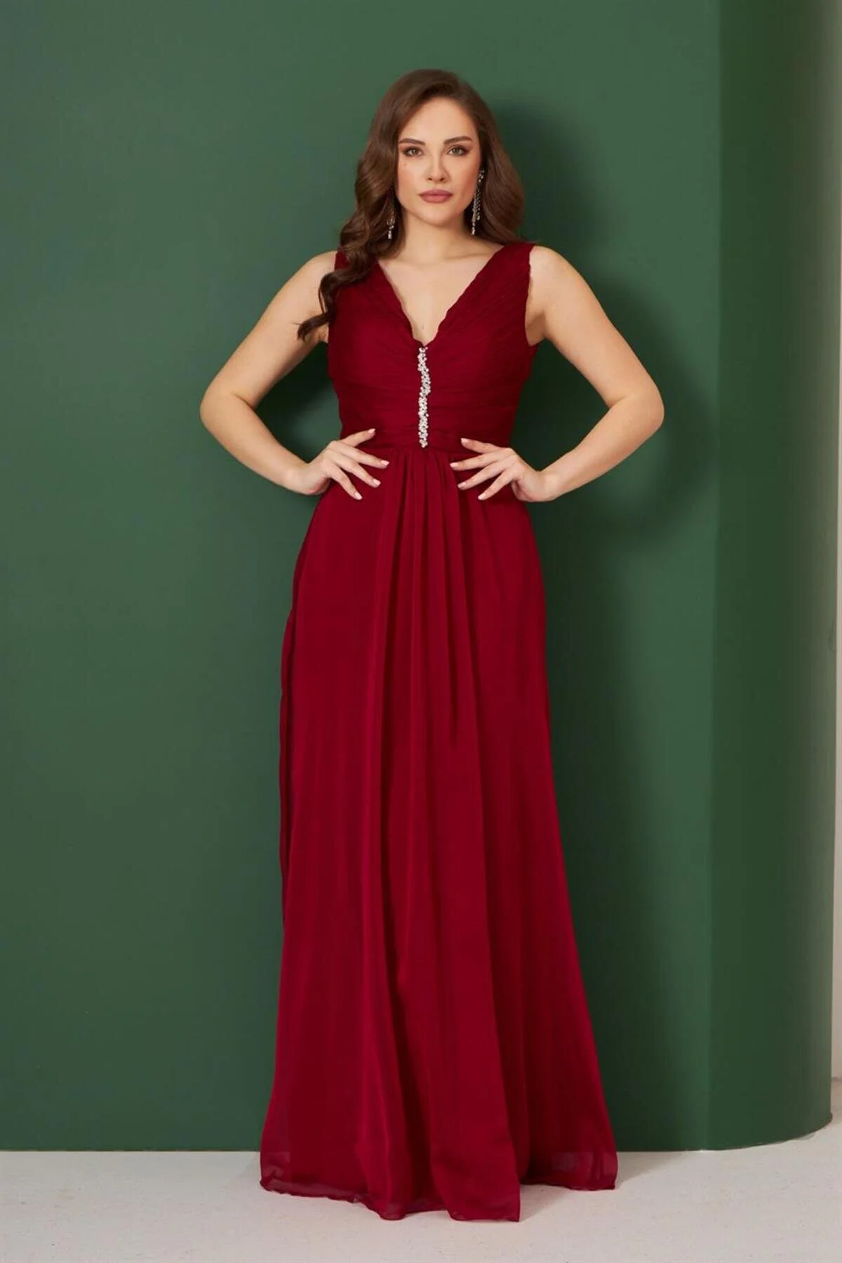 Bild von Carmen Langes Abendkleid Und Einladungskleid Mit Burgunderfarbenem Chiffon-kragen Und Stein für Damen - 44