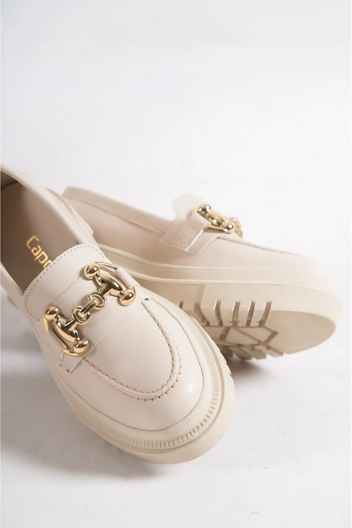 Bild von Capone Outfitters Loafer In Ecru-beige Mit Ovaler Zehenpartie, Metallschnalle Und Trak-sohle für Damen - 39